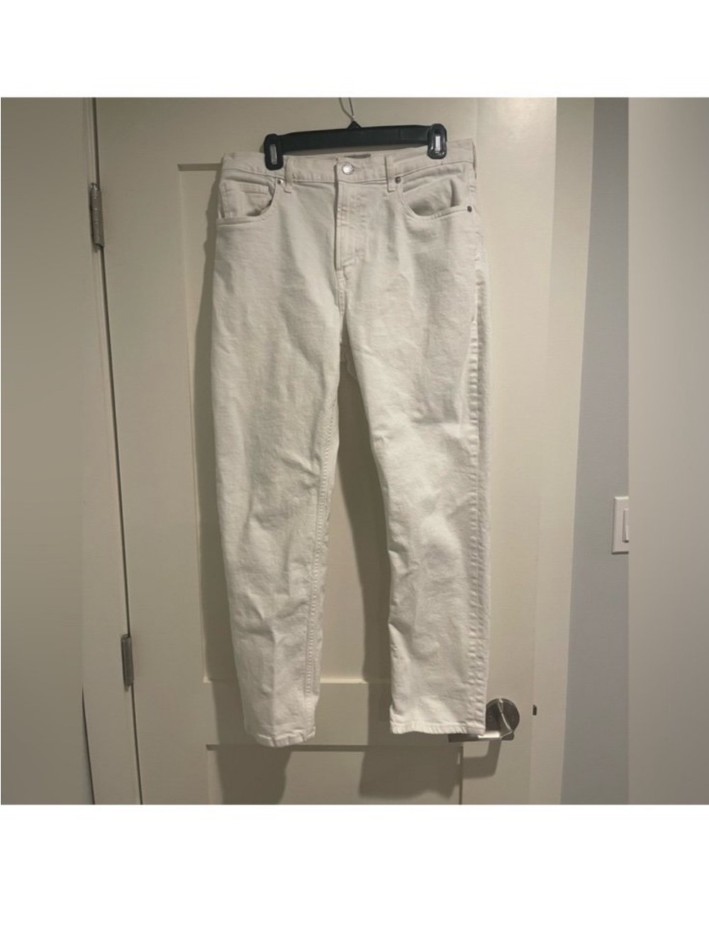 Everlane White High Rise Straight Legged Denim Jeans. Size 31 Regular